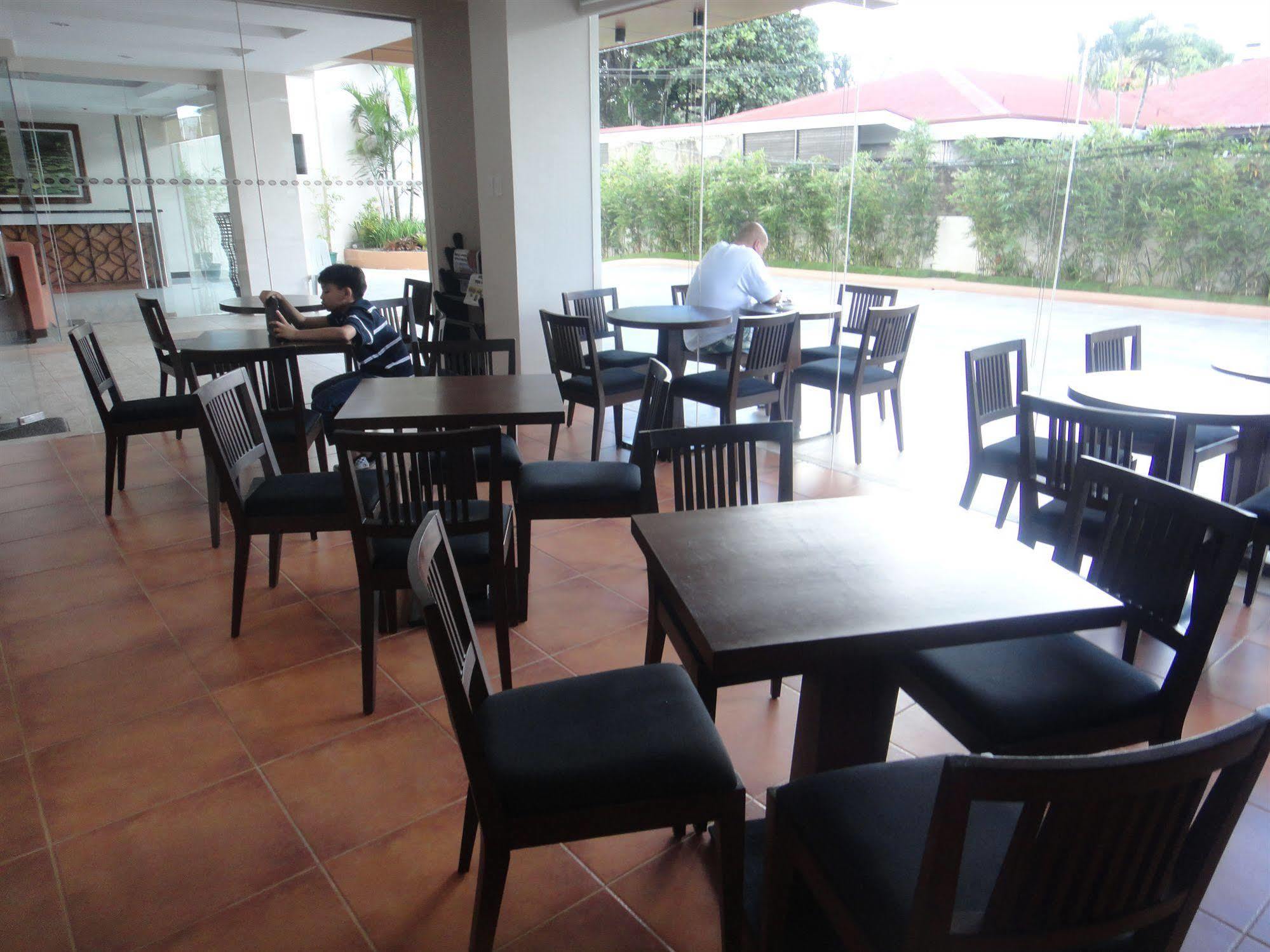 Main Hotel & Suites Cebú Exterior foto